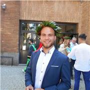 Studente universitario impartisce ripetizioni e aiuto-compiti